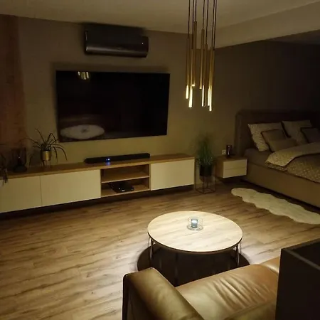 Krásný S Vybavením A Bezplatným Parkovanim Apartamento Banská Bystrica