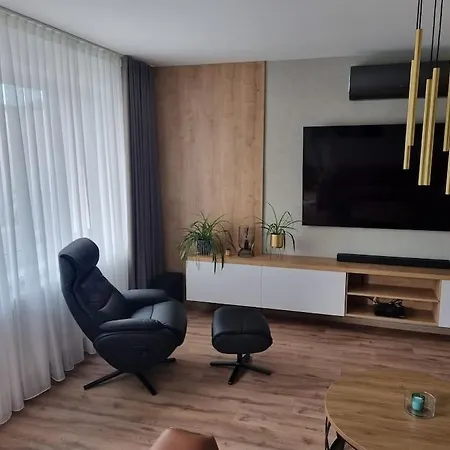 Krasny S Vybavenim A Bezplatnym Parkovanim