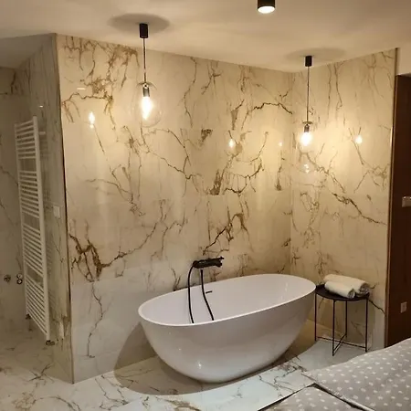 Krásný S Vybavením A Bezplatným Parkovanim Apartamento Banská Bystrica